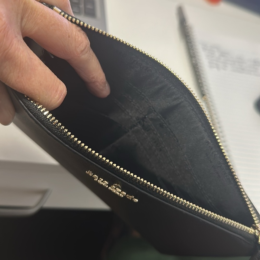 NWOT Kate Spade Wristlet - Picture 3 of 3